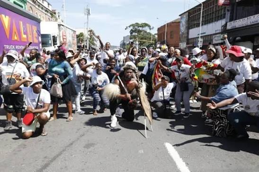 Belafika Ladlula Ilanga La Kuthiwa Khona Akaphume Aphele Amaphandle  