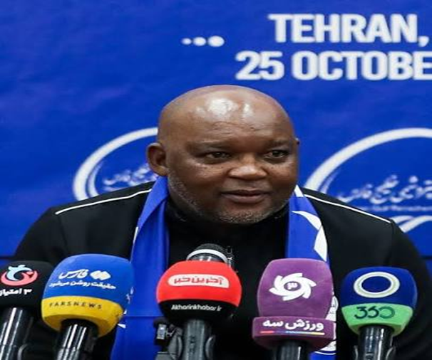 Kubonakala UDorhodera Pitso Mosimane AMbanduli We-Bafana Bafana