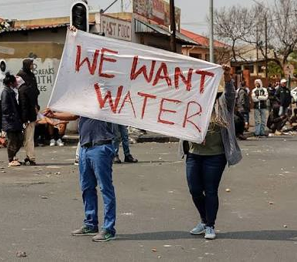 Umphakathi We-Joburg Metro Ulila Ngokutlhoga Kwamanzi