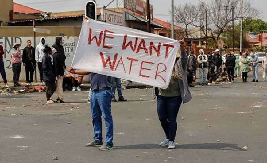 Umphakathi We-Joburg Metro Ulila Ngokutlhoga Kwamanzi